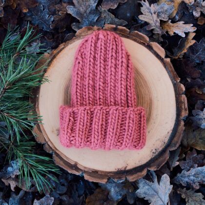 Czapka z wełny peruwiańskiej w kolorze indyjskiego różu